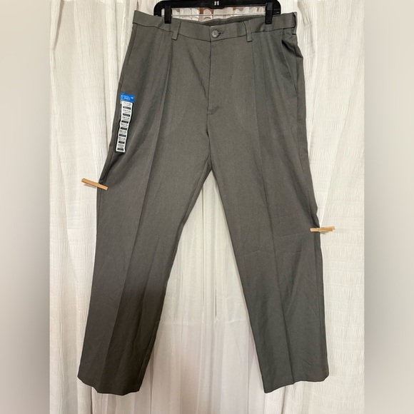 Haggar Gray Dress Pants with Straight Leg and Flat Front - Picture 1 of 6